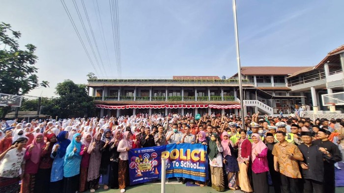 Polres Kota Depok melakukan sosialiasi terkait isu-isu keamanan dan keselamatan di kalangan pelajar, di SMAN 1 Depok (dok. Istimewa)