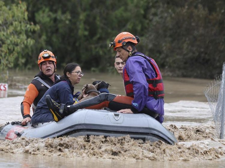 Potret Evakuasi Korban Banjir Bandang di Yunani
