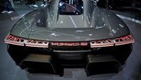Porsche Mission X. Menurut konsultan otomotif Inovev, 8% kendaraan listrik baru yang dijual di Eropa sepanjang tahun ini dibuat oleh merek China. Jumlah itu naik dari 6% tahun lalu dan 4% pada tahun 2021. REUTERS/Angelika Warmuth