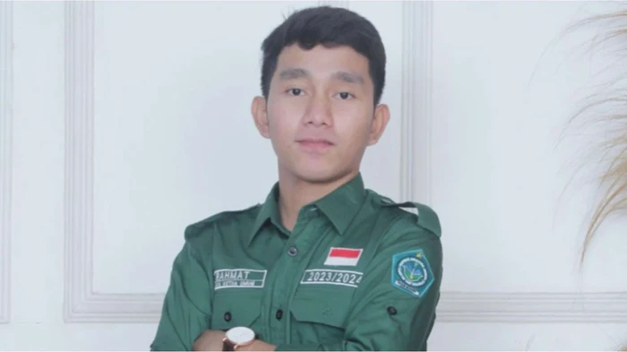 Rahmat sempat gagal berkali-kali masuk kedokteran di beberapa kampus hingga ia berhasil kuliah di Amerika berkat beasiswa MOSMA