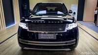 Secara tampilan Range Rover SE dan Autobiography punya kemiripan. Minimalis, elegan, gagah dan mewah jadi gambaran bagaimana kesan pada mobil tersebut. Foto: Ridwan Arifin