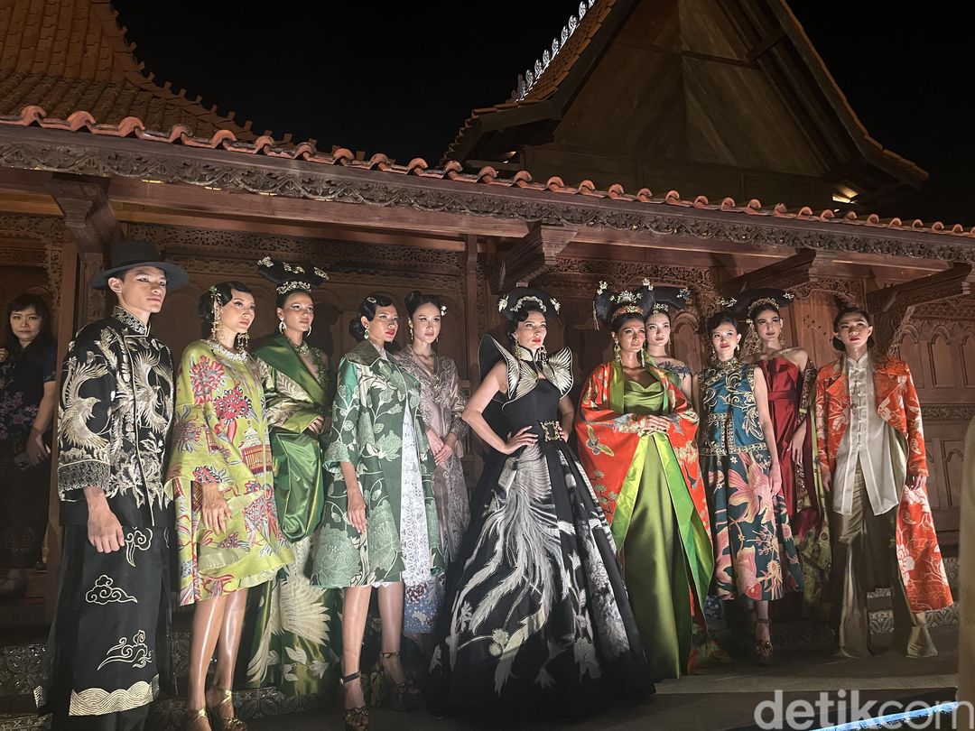 Sandyakala Smara Koleksi Batik Kudus 2023-2024 Denny Wirawan