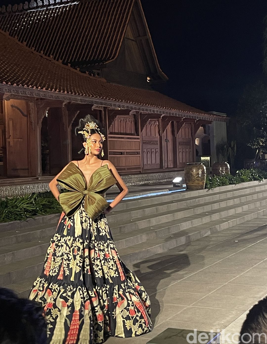 Sandyakala Smara Koleksi Batik Kudus 2023-2024 Denny Wirawan Sandyakala Smara Koleksi Batik Kudus 2023-2024 Denny Wirawan