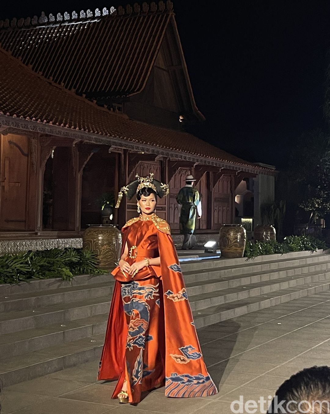 Sandyakala Smara Koleksi Batik Kudus 2023-2024 Denny Wirawan Sandyakala Smara Koleksi Batik Kudus 2023-2024 Denny Wirawan