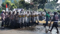 Suasana berjalan menegangkan karena kedua kubu sama-sama tampil total menjalankan peran masing-masing. (Foto: Yuga Hassani/detikJabar)