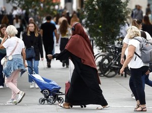 Sudah Puluhan Siswi Prancis Dipulangkan dari Sekolah karena Pakai Abaya