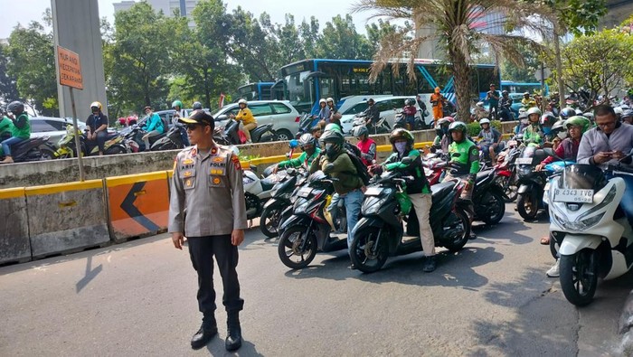 Tangkapan layar saat penutupan jalan di Kuningan terkait KTT ASEAN (dok. Istimewa)