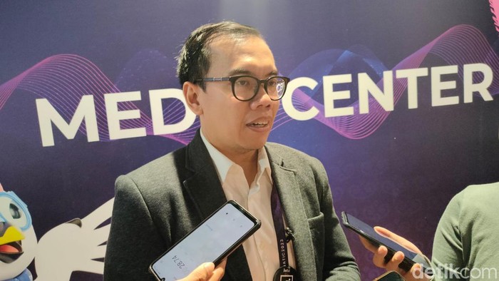 PT Telkom Indonesia (Telkom), turut melirik potensi yang diciptakan Kecerdasan Buatan (AI). Mereka bilang sedang mengembangkan sebuah chatbot, akan tetapi berbeda dengan ChatGPT.
