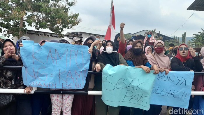Warga demo 8 perusahaan batu bara di Lampung Selatan