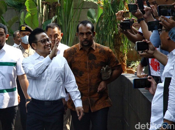 Muhaimin Iskandar atau Cak Imin tiba di gedung KPK. Dia memenuhi panggilan pemeriksaan sebagai saksi dalam kasus korupsi sistem proteksi TKI di Kemnaker.