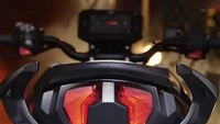 Asyiknya lagi, TVS Apache RTR 310 sudah dibekali lima mode berkendara, terdiri dari Urban, Rain, Sports, Track, dan mode Supermoto, Motor ini juga sudah dilengkapi fitur Quick Shifter Up & Down, di mana pengendara bisa mengoper gigi naik-turun tanpa harus menekan tuas kopling. Foto: Dok. TVS
