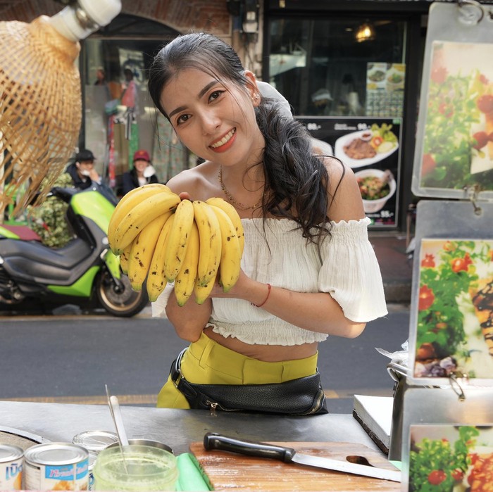 10 Potret Penjual Roti Cantik Viral di Thailand, Kini Jadi YouTuber! 10 Potret Penjual Roti Cantik Viral di Thailand, Kini Jadi YouTuber!