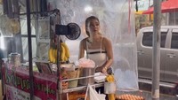 Benjawan viral dengan sebutan Bangkok Roti Lady atau Puy the Roti Lady. Sosoknya viral usai diliput food vlogger Street Food Journey yang diberi judul Beautiful And Hardworking ! The Most Popular Roti Girl in Bangkok.