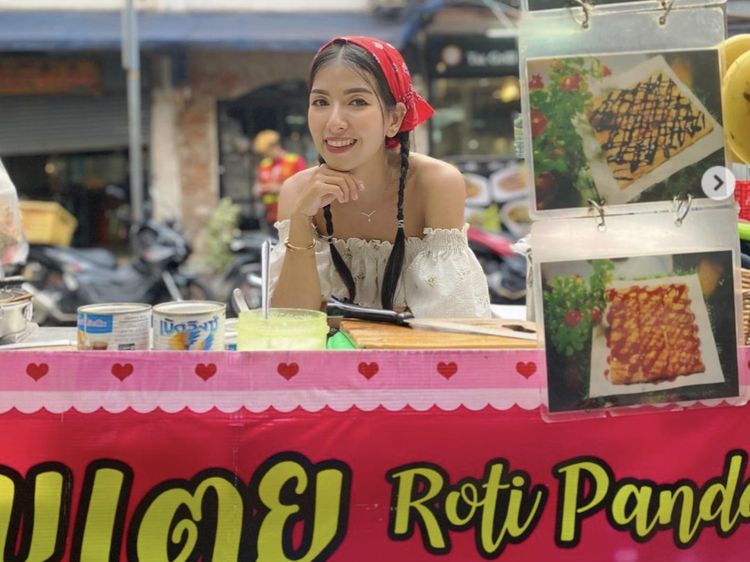 10 Potret Penjual Roti Cantik Viral di Thailand, Kini Jadi YouTuber!