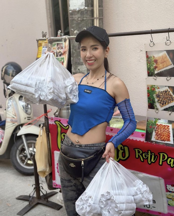 10 Potret Penjual Roti Cantik Viral di Thailand, Kini Jadi YouTuber! 10 Potret Penjual Roti Cantik Viral di Thailand, Kini Jadi YouTuber!