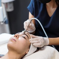 Ini Perawatan di Klinik Kecantikan yang Disarankan Dermatolog Setelah Mudik