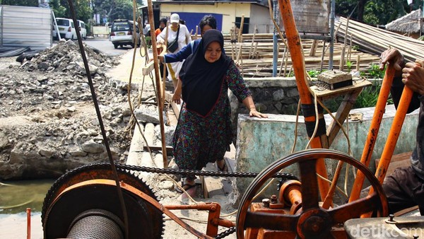 Ada Peninggian Jembatan, Jalan Ceger Raya Tangsel Ditutup 3 bulan