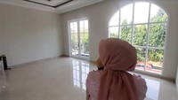 Ini adalah kamar utama yang akan menjadi kamar Aldi Taher bersama istri dan berada di lantai dua rumah. Foto: dok. YouTube Alditaher TV