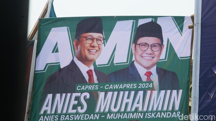 Gambar Anies-Cak Imin terpasang di baliho bakal caleg dari PKB di kawasan Cinere, Depok, Jawa Barat, Jumat (8/9/2023).