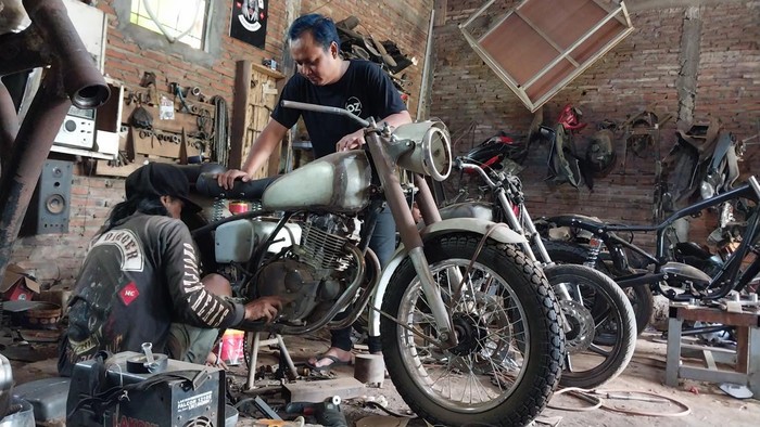 Bisnis motor custom yang digeluti Wahyu asal Kota Malang.