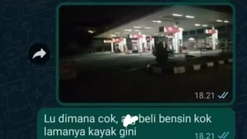 Siapa nih yang sering lupa kalau lagi jalan bareng teman? Foto: Instagram/awshitpostid