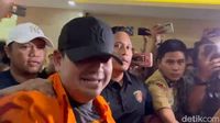 Penampakan Dito Mahendra Berbaju Tahanan Usai 4 Bulan Jadi Buronan