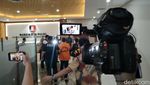 Penampakan Dito Mahendra Berbaju Tahanan Usai 4 Bulan Jadi Buronan