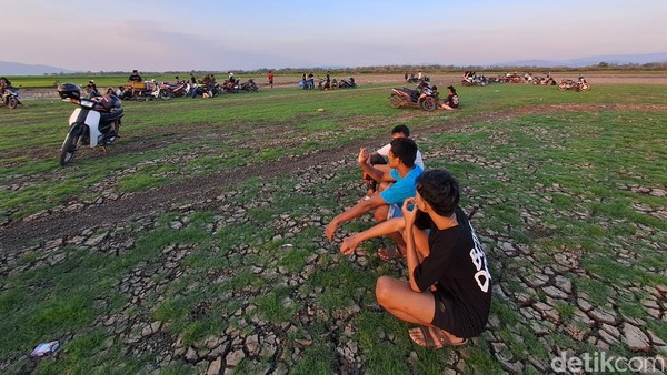 Sunset di Padang Rumput Waduk Gajah Mungkur