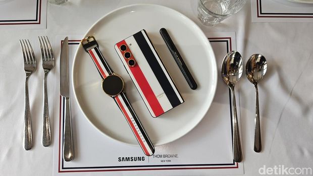 Galaxy Z Fold 5 Thom Browne