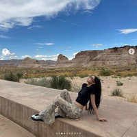 Ada pula item kacamata Gentle Monster  ‘Meta 02’ seharga $400 atau Rp 6 jutaan. Serasi dengan sepatu Adidas Yeezy Boost 700 MNVN seharga $220 atau Rp 3,8 jutaan. Foto: dok. Instagram @jennierubyjane