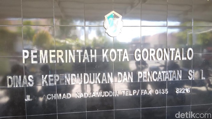 Kantor Dinas Kependudukan dan Catatan Sipil Kota Gorontalo.