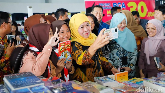 Gubernur Khofifah