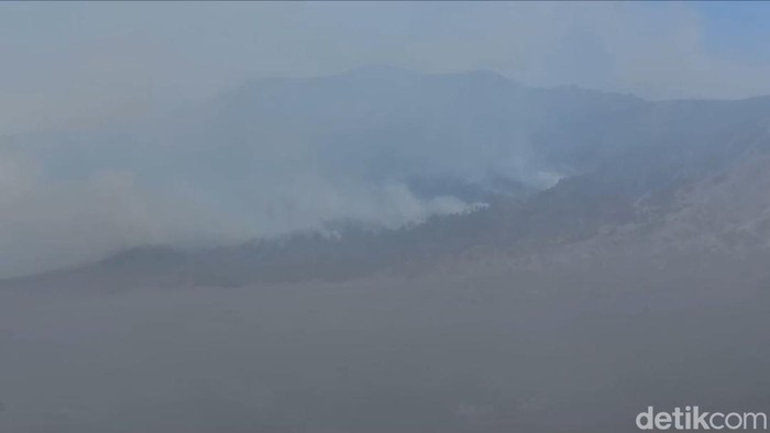 gunung bromo terbakar