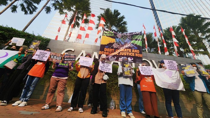 Jelang KTT G20, Walhi Gelar Aksi Damai di Kedubes India Konferensi Tingkat Tinggi (KTT) G20 akan berlangsung di India pada 9-10 September 2023. Jelang KTT tersebut, massa dari Jaringan Masyarakat Sipil Indonesia menggelar aksi damai di Kedubes India di Jakarta, Jumat (8/9/2023).
