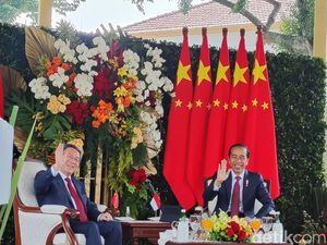 Jokowi Bertemu PM China Li Qiang di Istana Merdeka