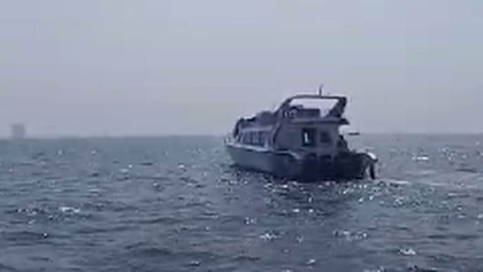 Kapal Dishub DKI mogok di Kepulauan Seribu. (Dok. screenshot video)