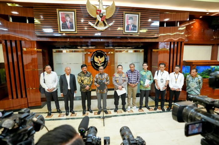 Kapolri Jenderal Listyo Sigit prabowo saat konferensi pers di Kemenkopolhukam. Kapolri Jenderal Listyo Sigit prabowo saat konferensi pers di Kemenkopolhukam.