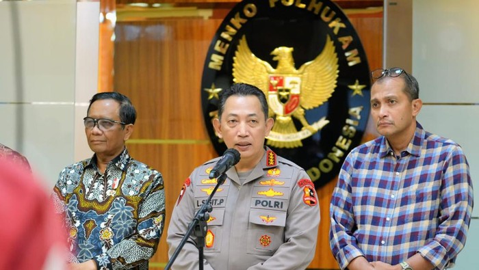 Kapolri Jenderal Listyo Sigit prabowo saat konferensi pers di Kemenkopolhukam.