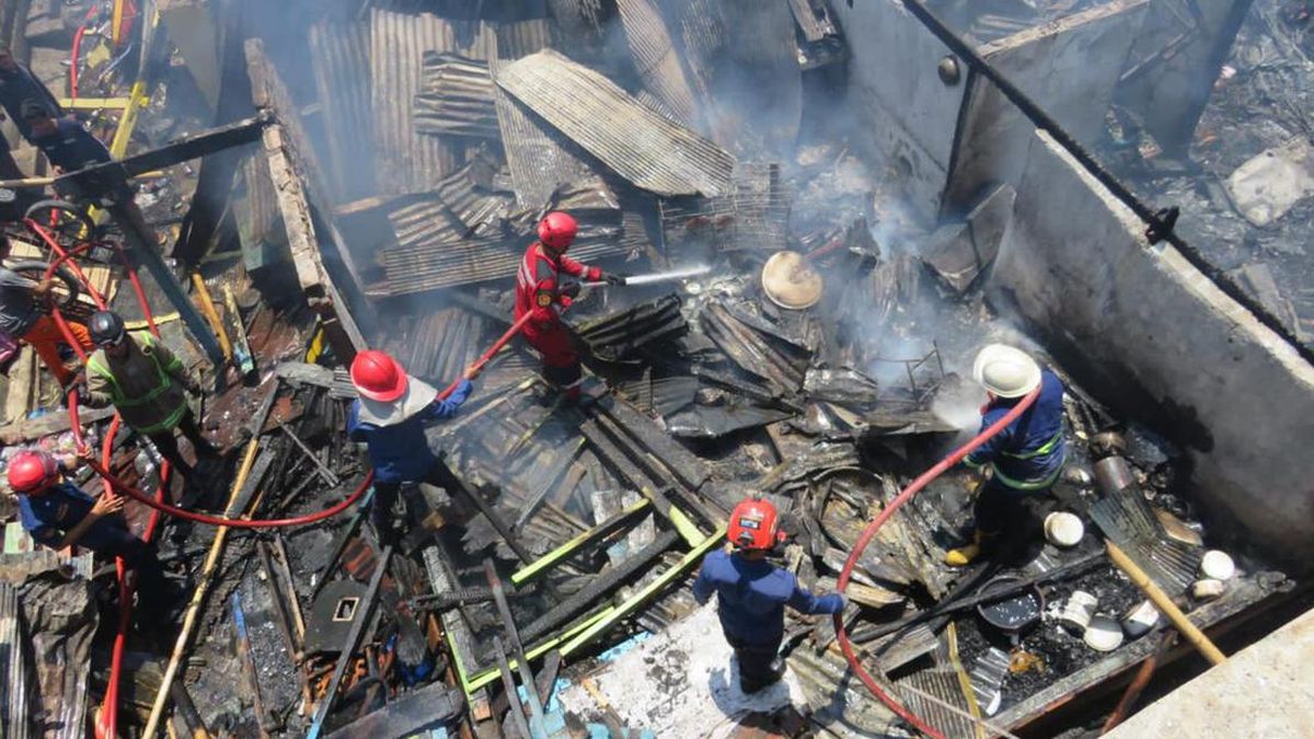 Kebakaran di Jalan Barukang Utara Makassar, 6 Rumah-1 Gudang Hangus
