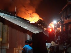 2 Rumah di Bontolowe Baru Makassar Terbakar, 13 Unit Damkar Dikerahkan