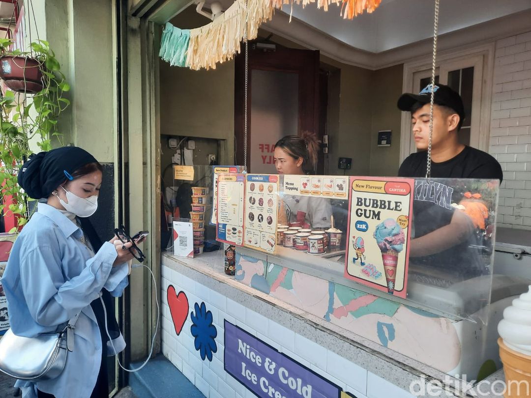 Kedai es krim Sweet Cantina di Jalan Braga Bandung