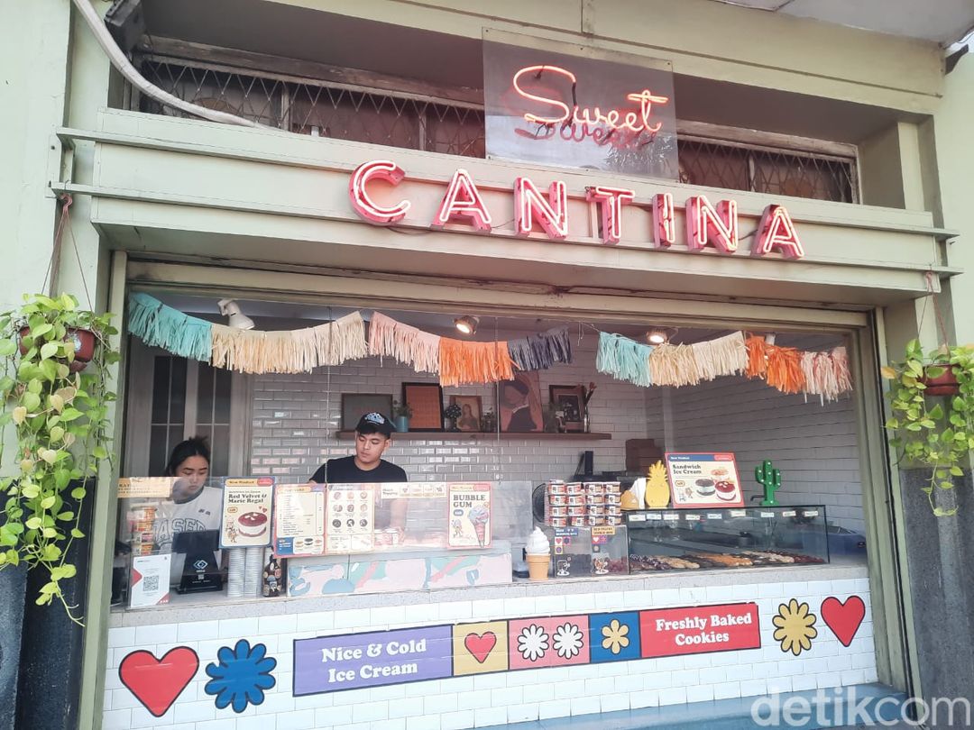 Kedai es krim Sweet Cantina di Jalan Braga Bandung