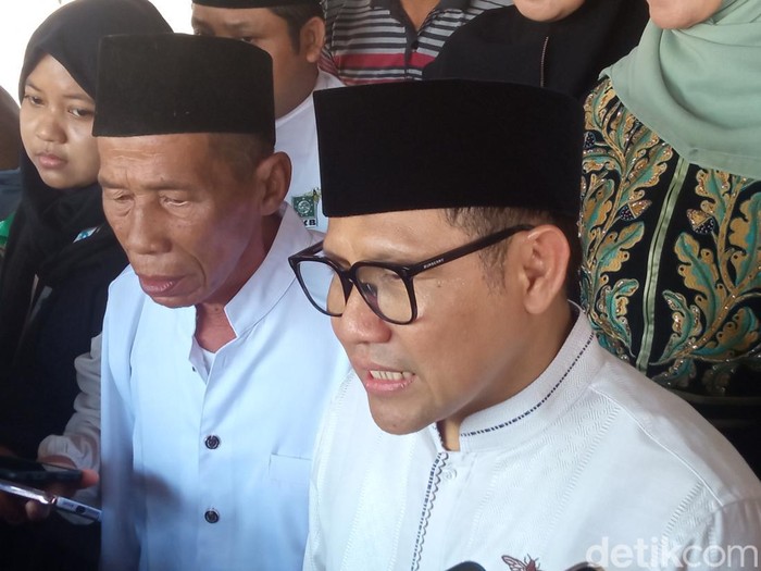 Ketua Umum PKB, Muhaimin Iskandar saat berziarah ke makam Sunan Gunung Jati