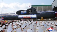 Diucapkan Kim Jong Un dalam seremoni tersebut bahwa kapal selam nomor 841 itu, diberi nama sesuai nama tokoh sejarah Korut Kim Kun Ok yang bergelar pahlawan, akan menjalankan misi tempur sebagai salah satu sarana inti ofensif bawah laut untuk Angkatan Laut Korut.  