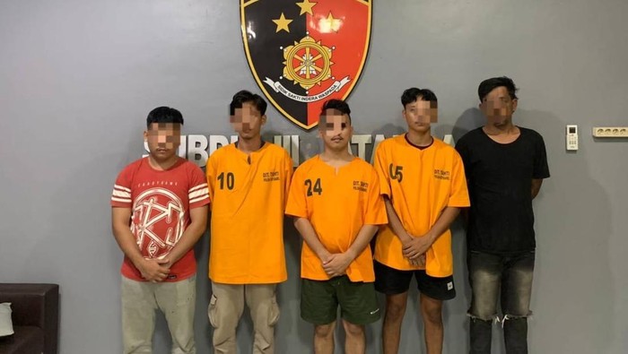 Lima pencuri tiang internet milik perusahaan di Bangka.