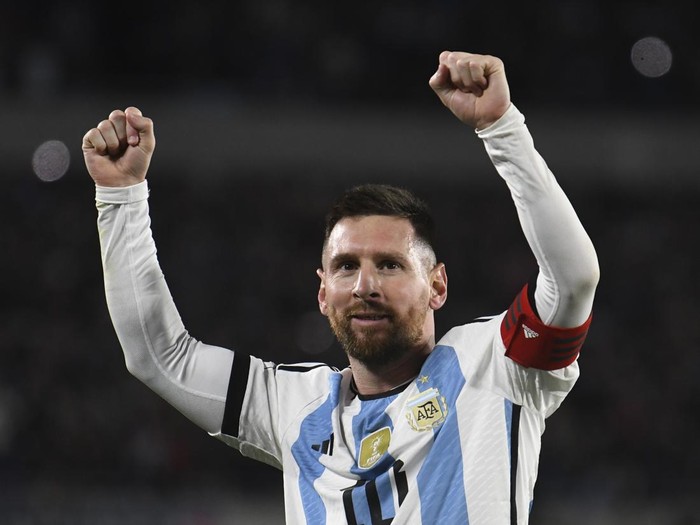 Argentinas Lionel Messi, celebrates scoring his sides first goal against Ecuador during a qualifying soccer match for the FIFA World Cup 2026, at Monumental stadium in Buenos Aires, Argentina, Thursday, Sept. 7, 2023. (AP Photo/Gustavo Garello)