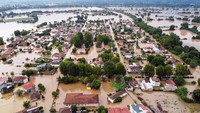 Banjir yang melanda Desa Flamouli, Yunani, itu dipicu oleh badai Daniel.  