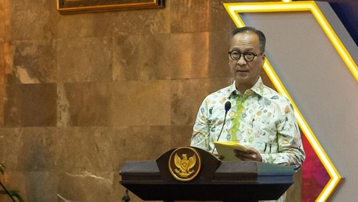 Menteri Perindustrian Agus Gumiwang Kartasasmita