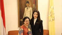 Ibu Negara Korsel Kim Keon Hee hadir di Jakarta mendampingi sang suami, Presiden Yoon Suk Yeol yang mengikuti rangkaian agenda Konferensi Tingkat Tinggi (KTT) ASEAN.  