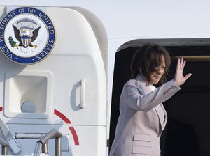 Momen Wapres AS Kamala Harris Tinggalkan Indonesia